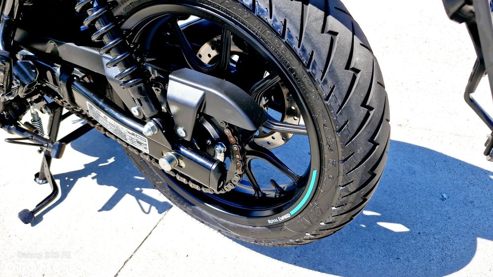 Royal Enfield HNTR - 13