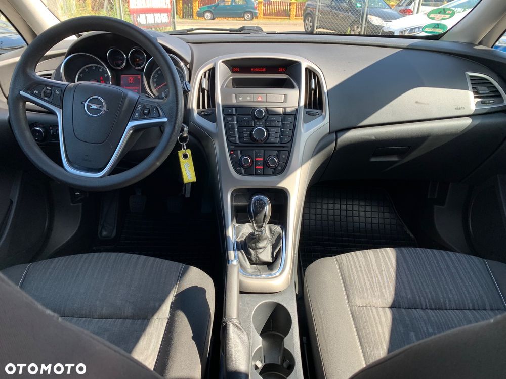 Opel Astra 1.4 150 Jahre - 18