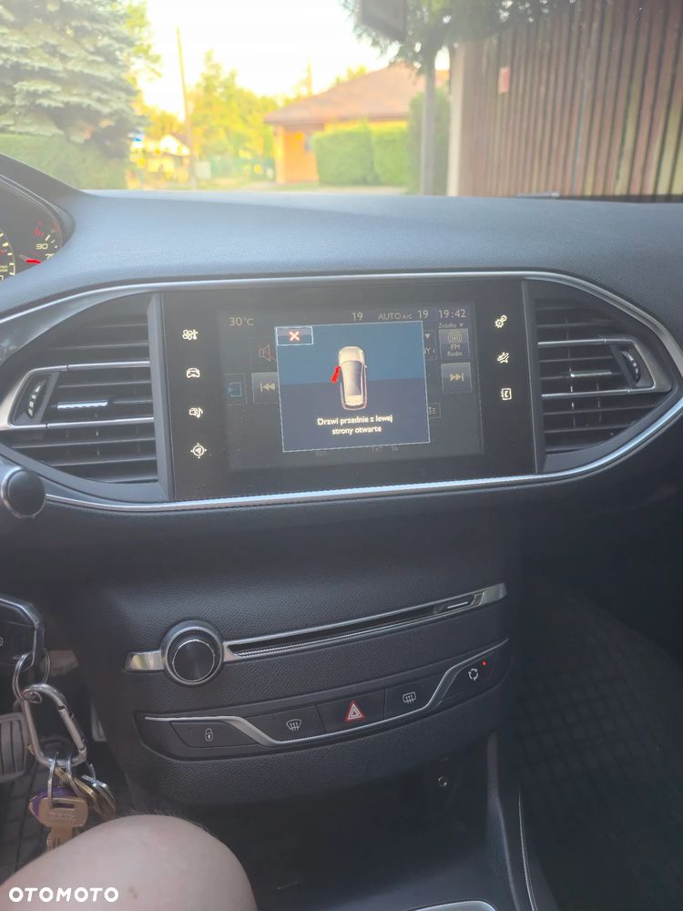 Peugeot 308 1.6 BlueHDi Allure S&S - 11