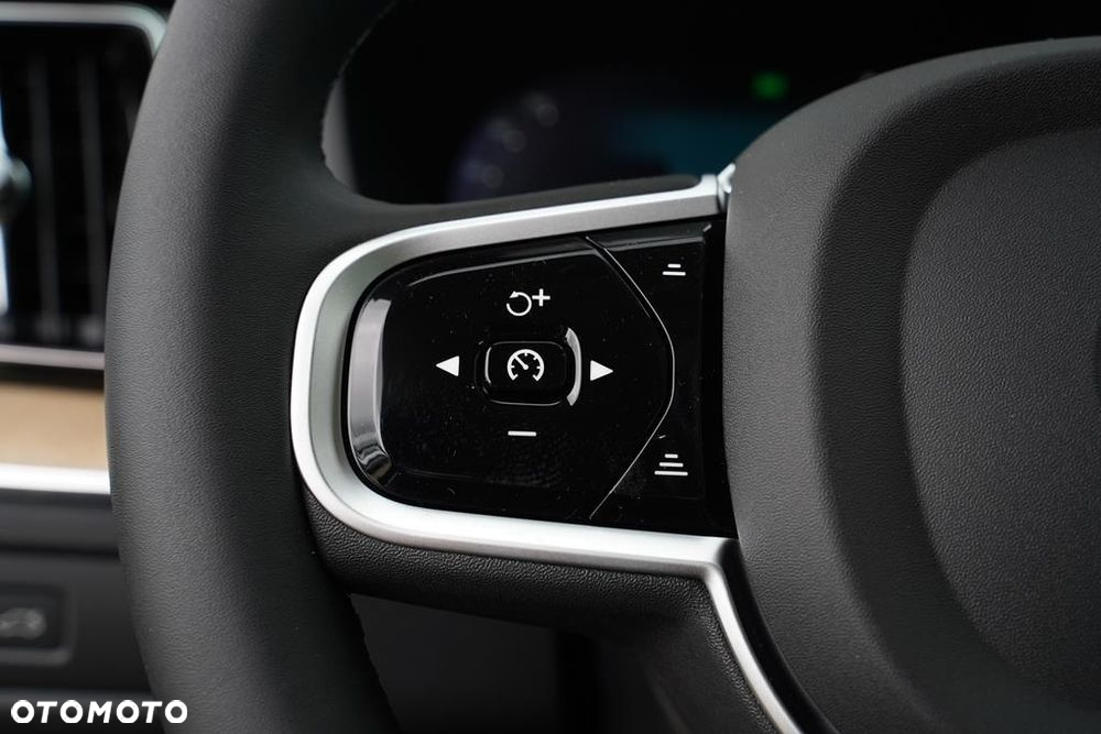 Volvo XC 60 B5 B AWD Ultra Dark - 15