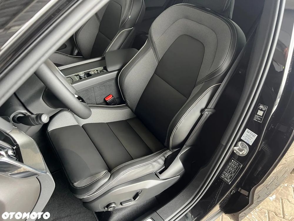 Volvo XC 60 T8 Plug-In Hybrid AWD Plus Black Edition - 19