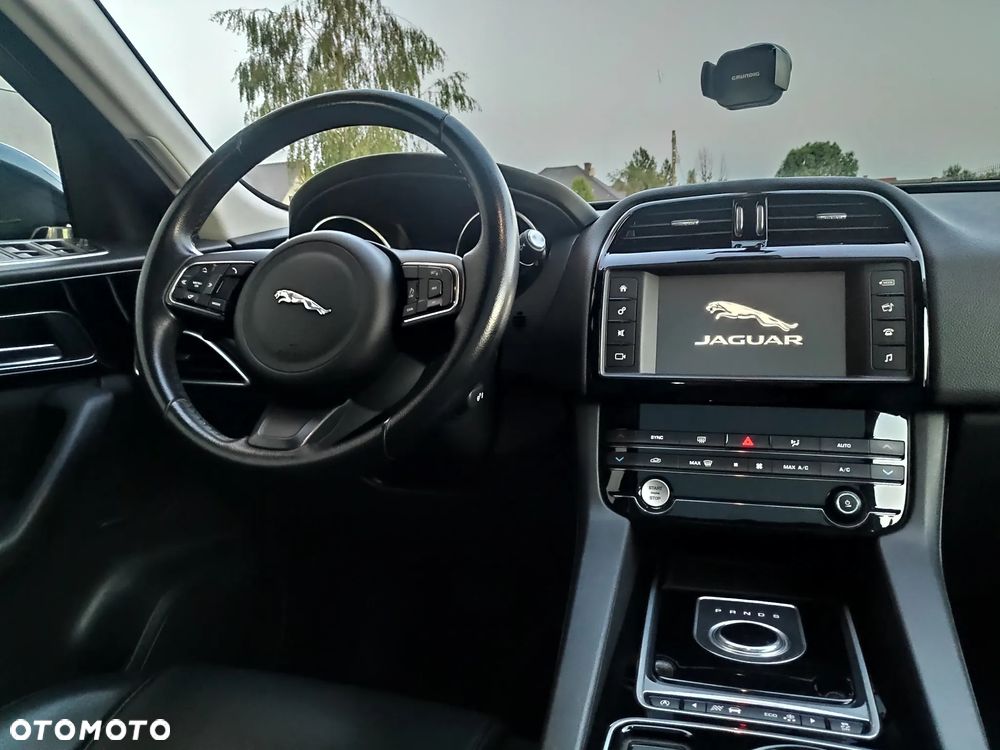 Jaguar F-Pace - 8