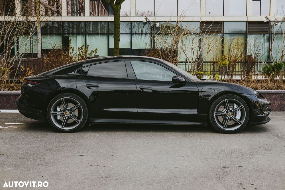 Porsche Taycan - 8