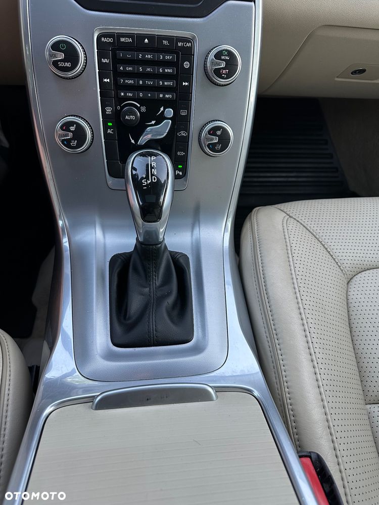 Volvo XC 70 D4 Geartronic Momentum - 23