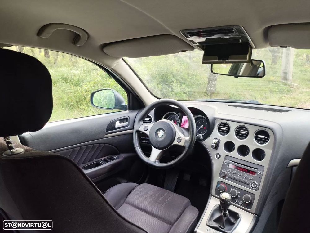 Alfa Romeo 159 Sportwagon 1.9 JTDm 16V Elegante - 14