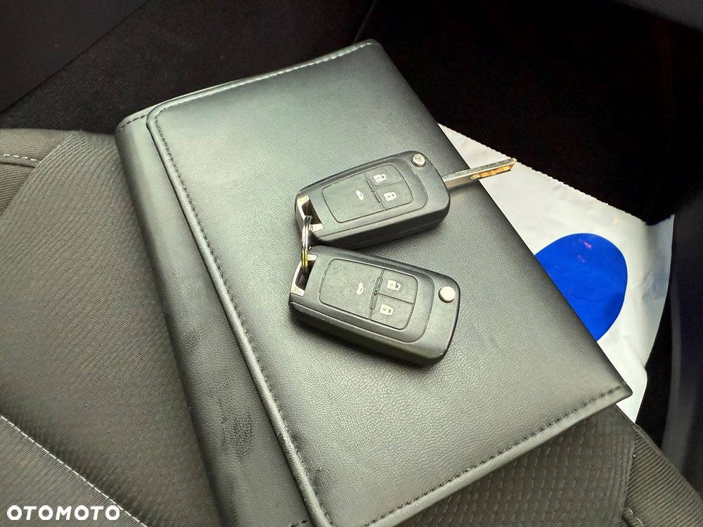 Opel Insignia 1.6 Design Edition - 28