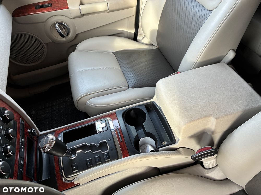 Jeep Commander 5.7 V8 HEMI Automatik Limited - 35