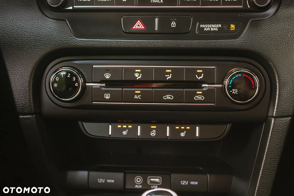 Kia Ceed 1.4 CVVT Dream-Team Edition - 34