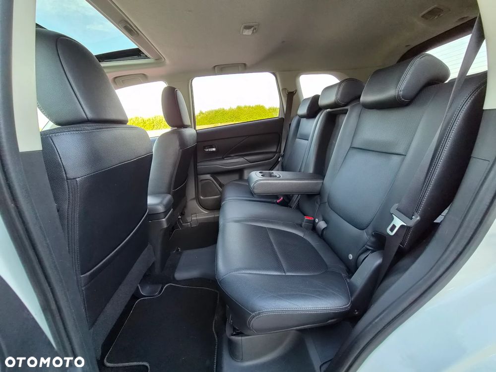 Mitsubishi Outlander 2.0 4WD Top - 37