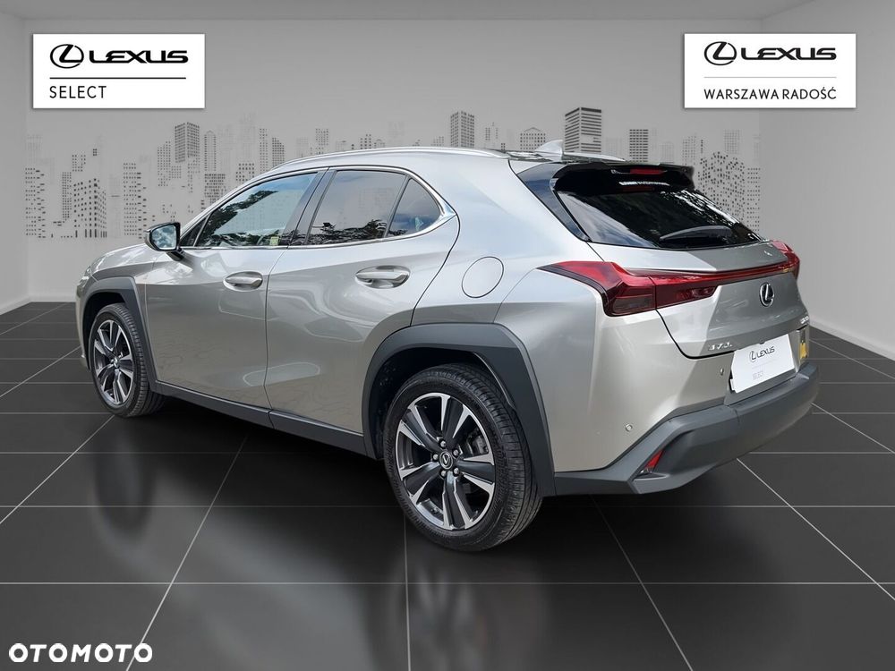 Lexus UX - 4