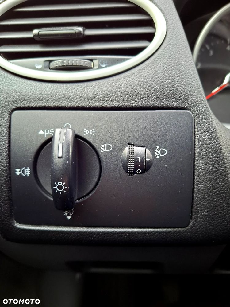 Ford Focus 1.6 16V Style+ - 22