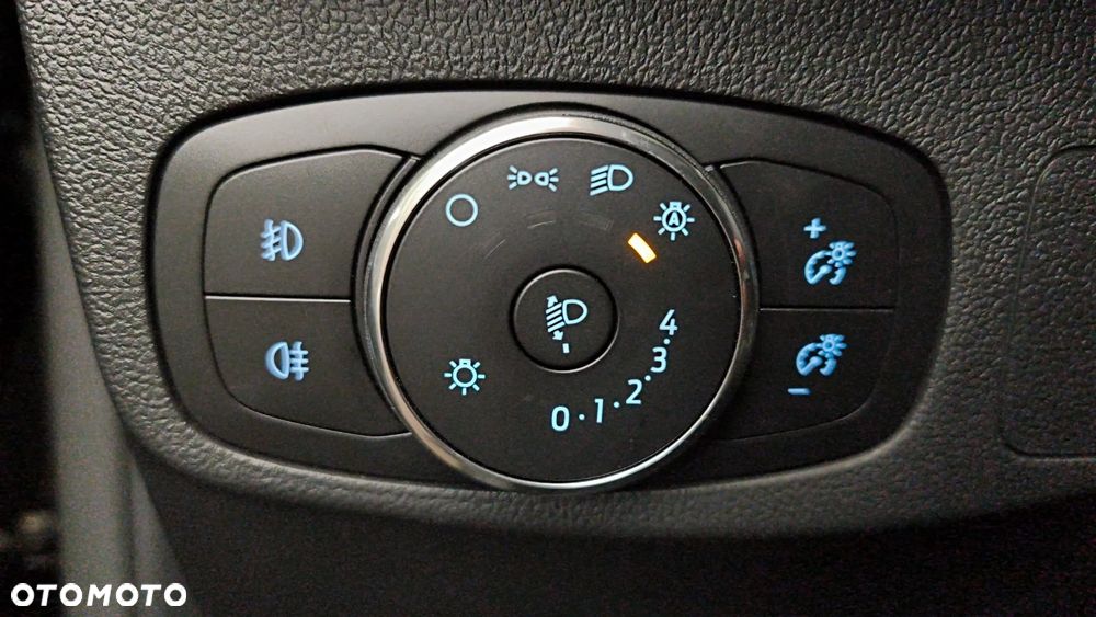 Ford Focus 1.0 EcoBoost Titanium X - 11