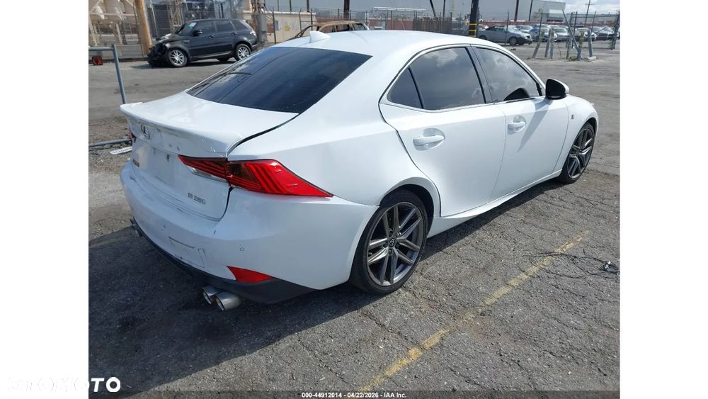 Lexus IS - 6