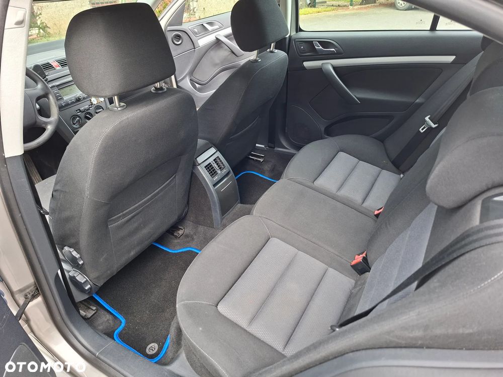 Skoda Octavia 1.6 Ambiente - 8