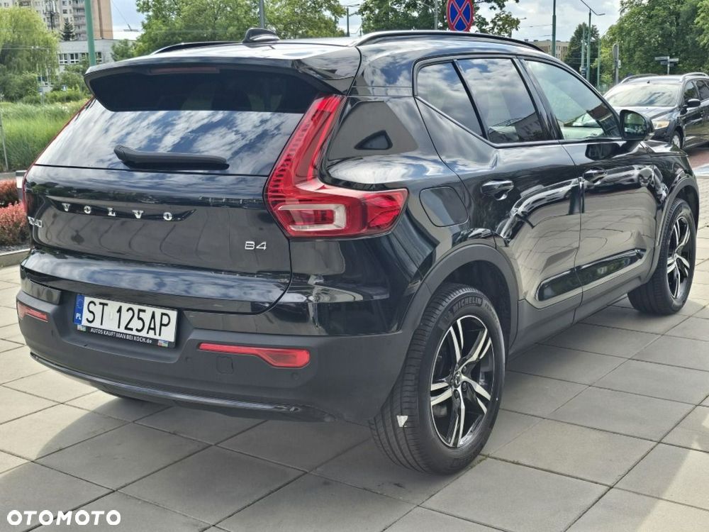 Volvo XC 40 B4 Plus Dark - 3