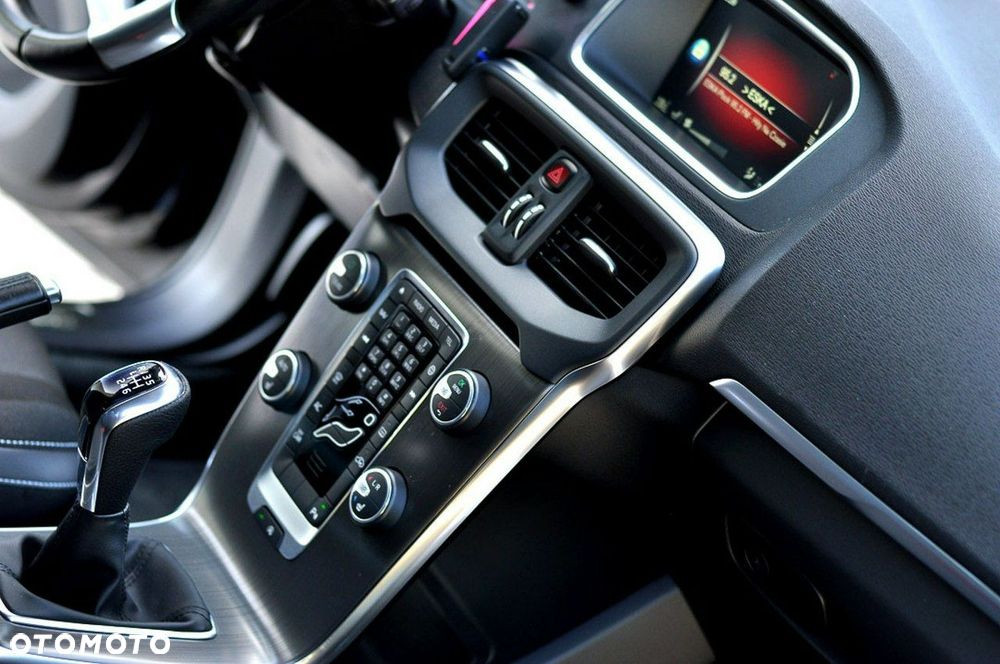 Volvo V40 D2 Summum - 19