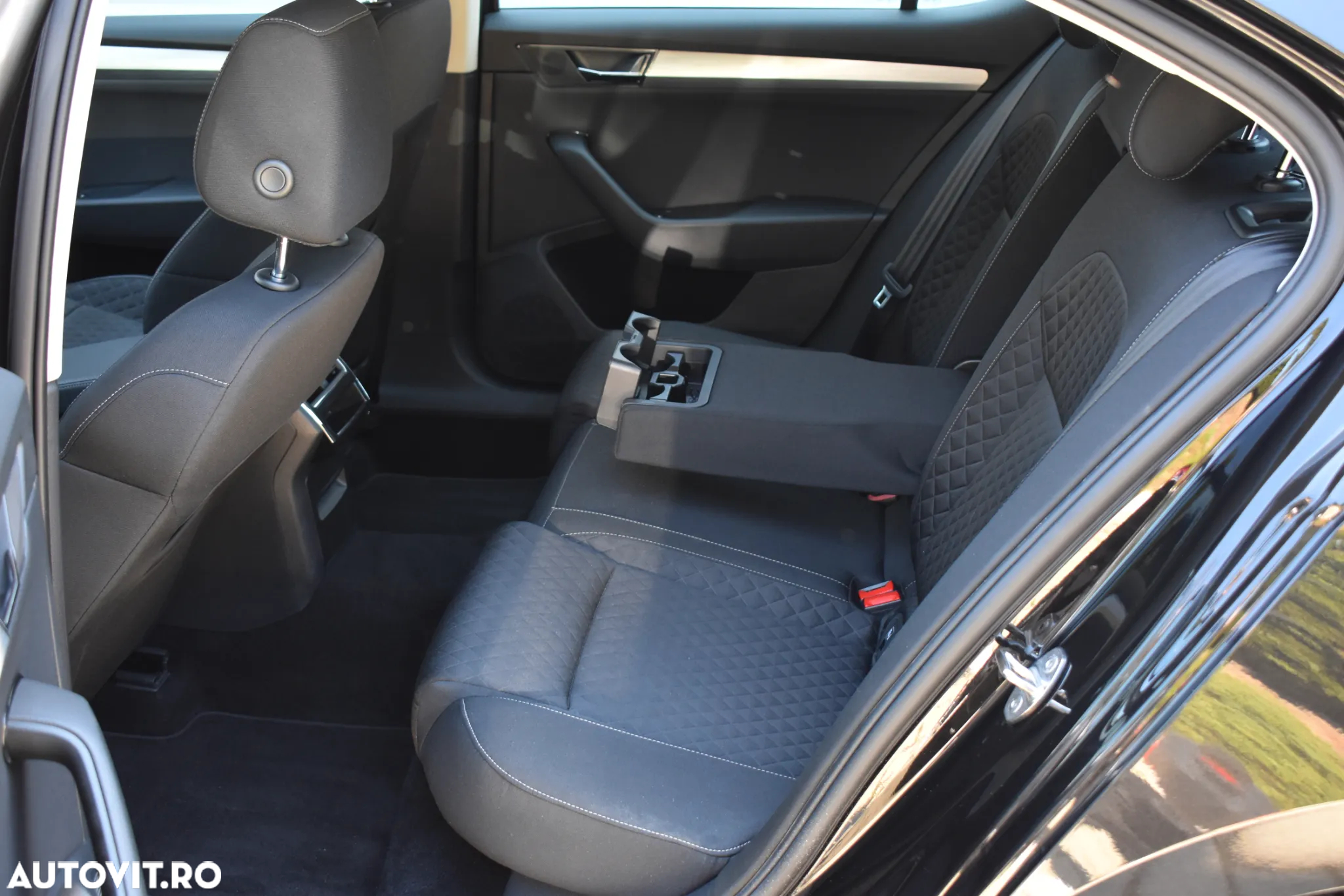 Skoda Superb 2.0 TDI DSG Ambition - 6
