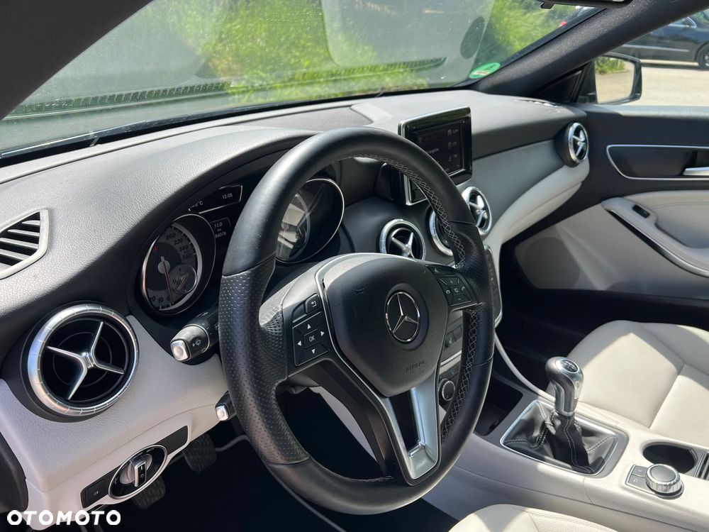 Mercedes-Benz CLA 200 Urban - 10