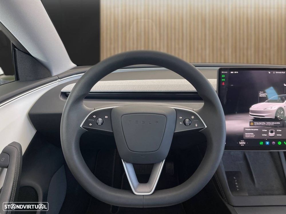 Tesla Model 3 2023 photo 2