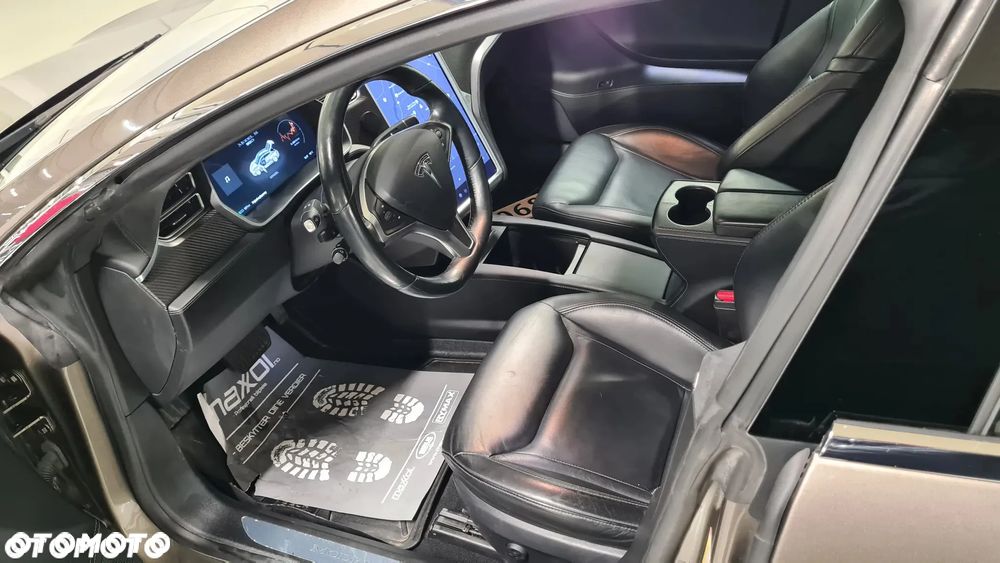 Tesla Model S - 18