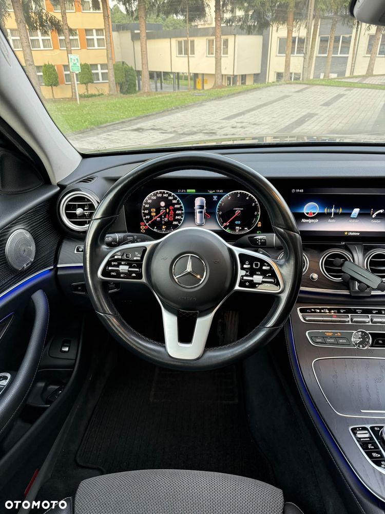 Mercedes-Benz Klasa E 300 de AMG - 22