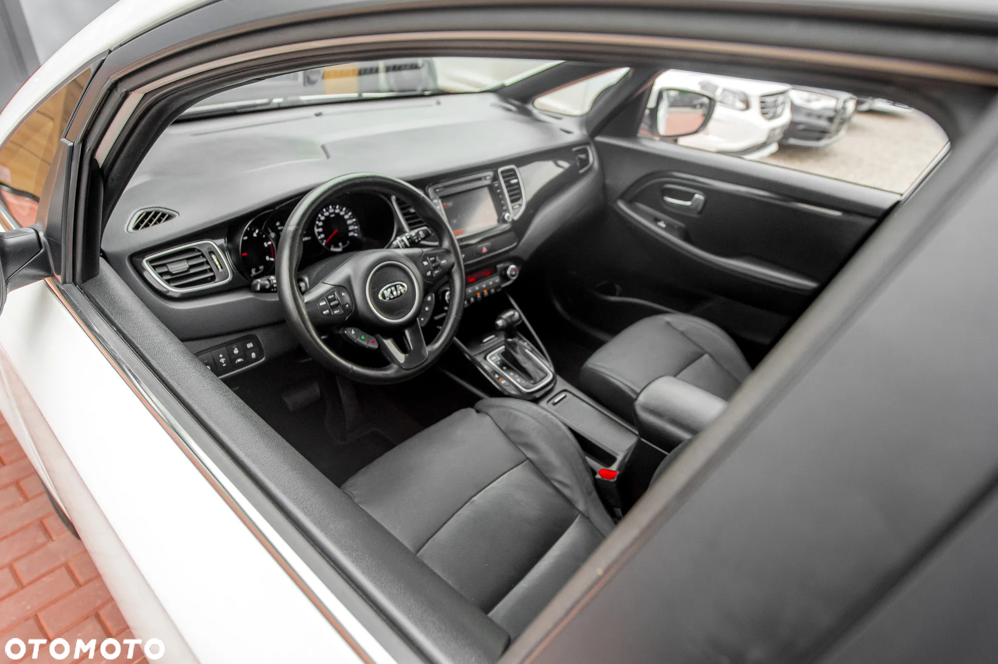 Kia Carens 1.7 CRDi Business Line 7os 7DCT - 16