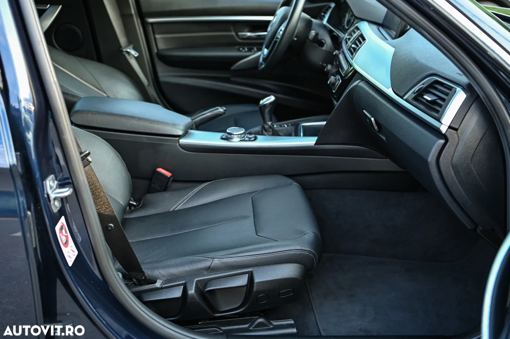 BMW Seria 3 318d Touring Luxury Line - 15