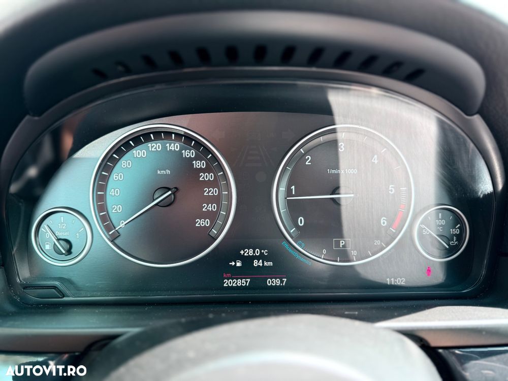 BMW Seria 5 520d xDrive Touring Aut. - 8