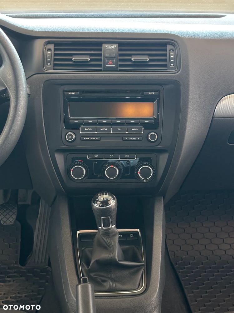 Volkswagen Jetta 2.0 TDI DPF BMT Trendline - 19