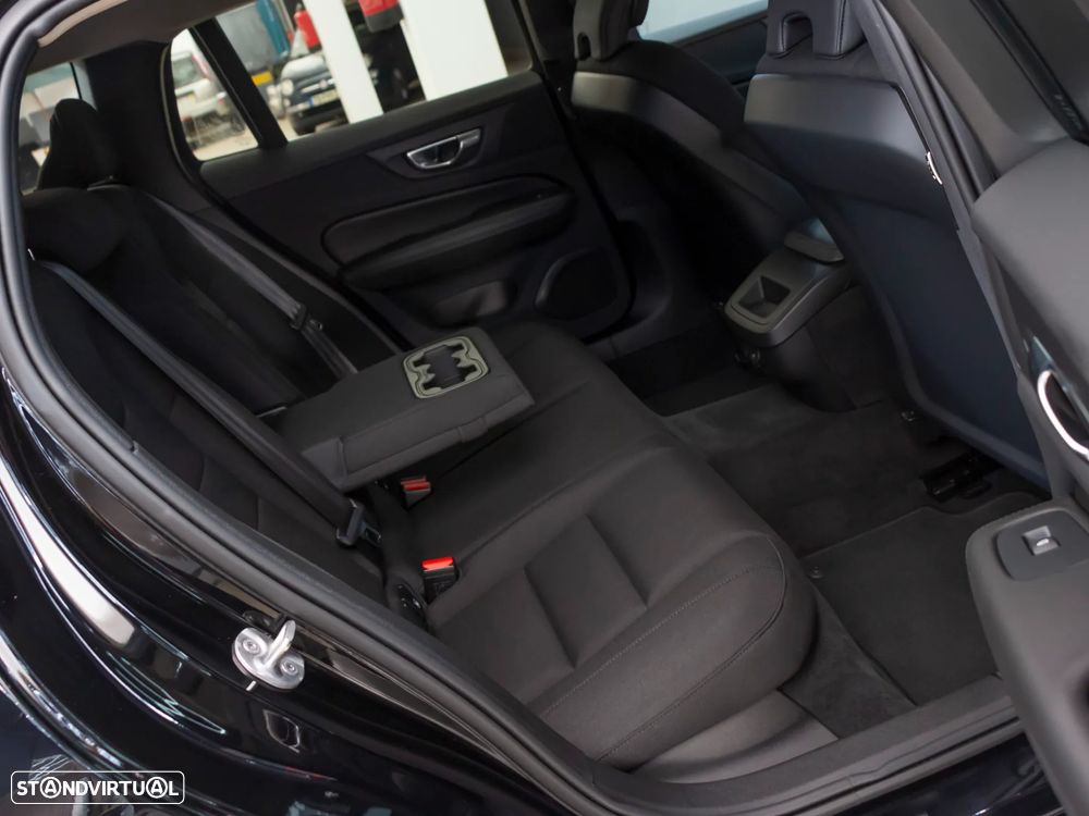 Volvo V60 2.0 B4 Momentum Plus Geartronic - 11