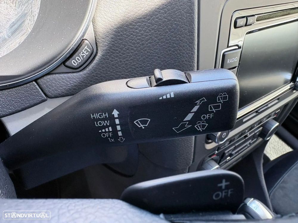 VW Golf 2.0 TDi Highline DSG - 39