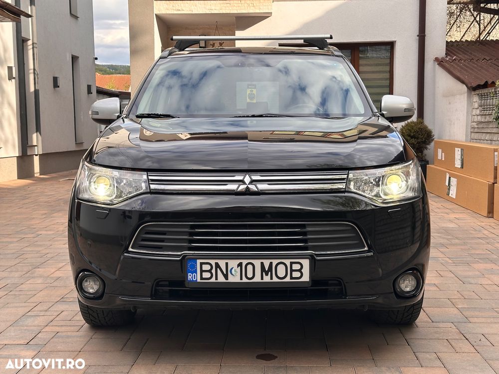 Mitsubishi Outlander - 1