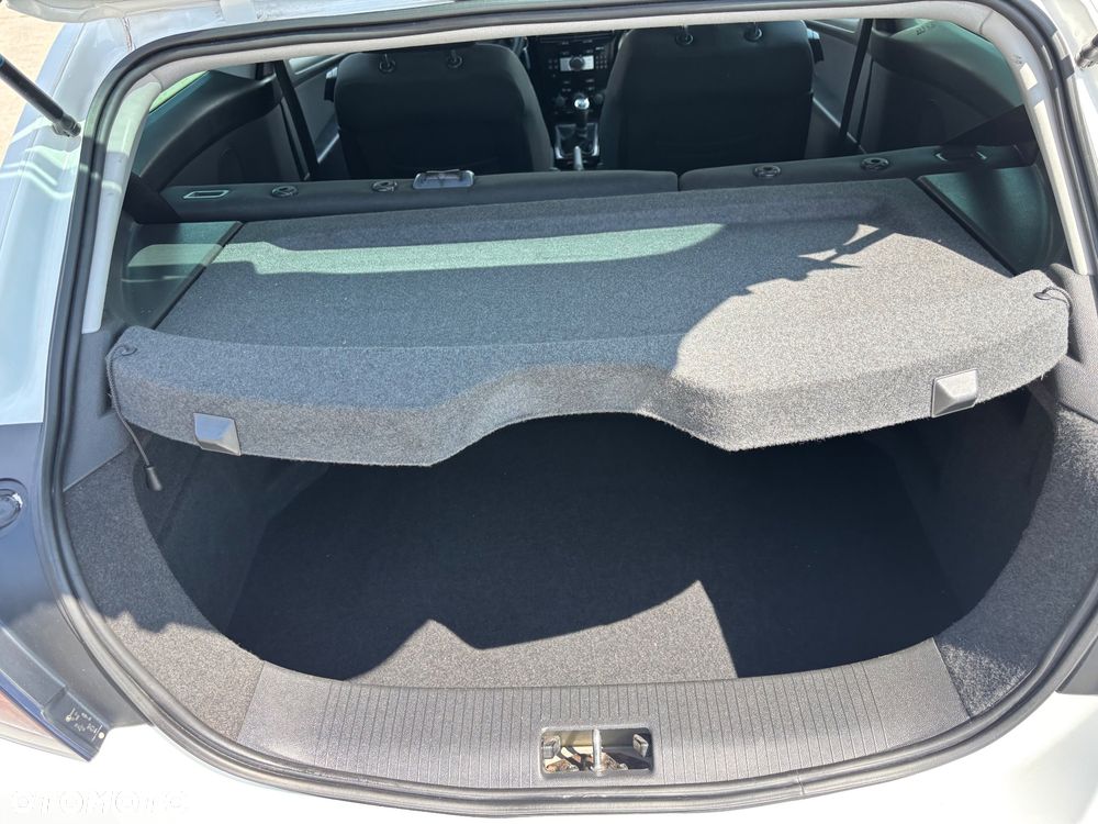 Opel Astra 1.6 Black&White - 20