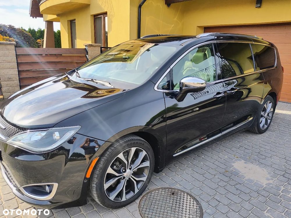 Chrysler Pacifica - 1
