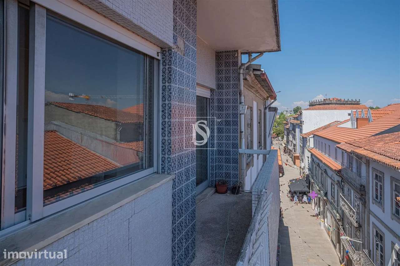 Apartamento T3 na Rua Direita, no coração de Barcelos - Grande imagem: 2/18