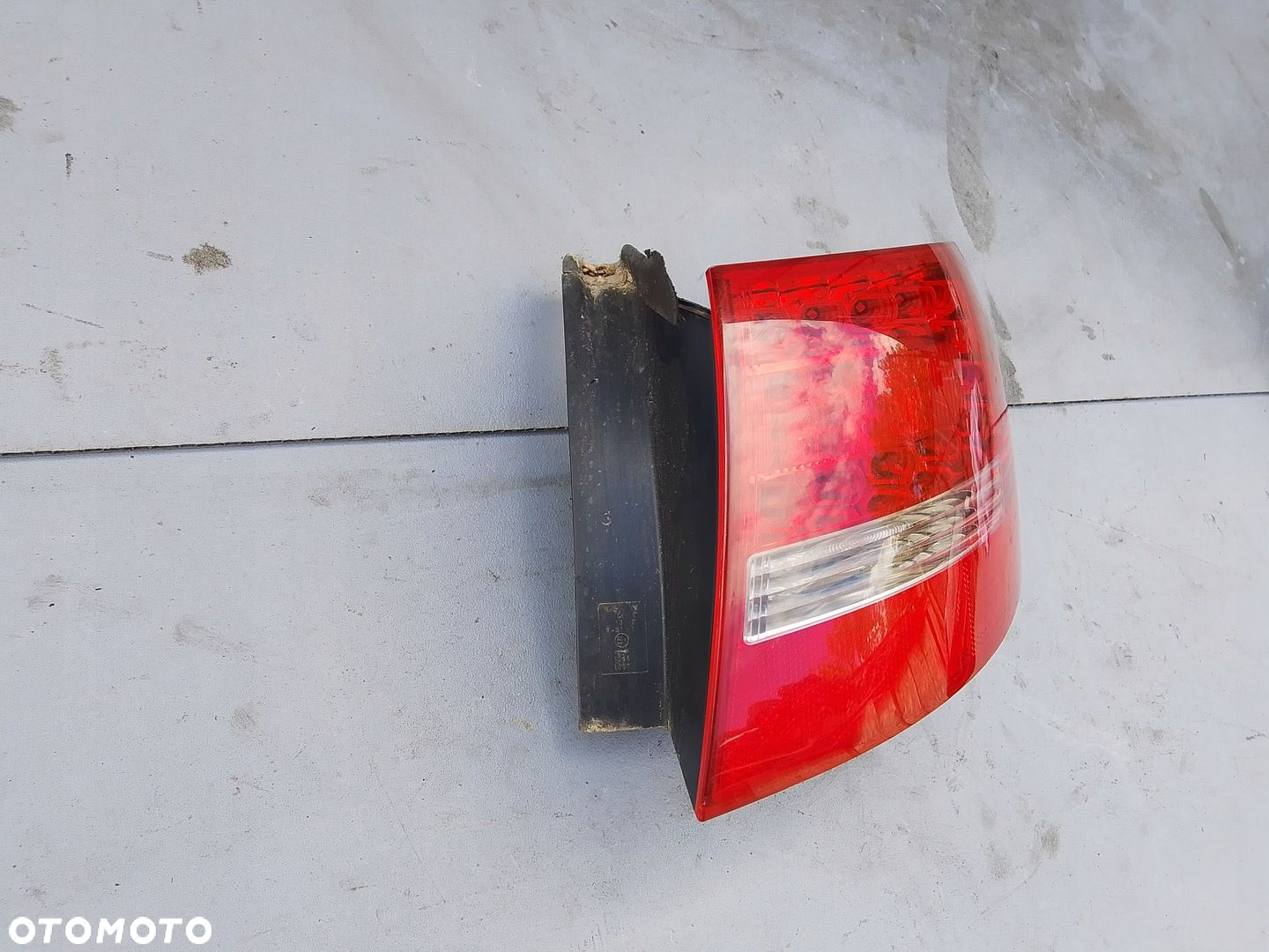 Lampa Prawa Tył Audi A6 C6 Kombi Lift 4F9945096E - 2