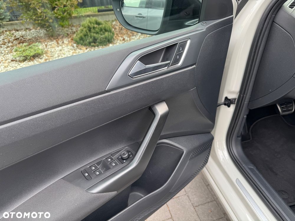 Volkswagen Taigo 1.0 TSI OPF DSG R-Line - 14