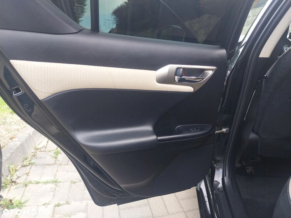 Lexus CT 200h Business Edition - 11