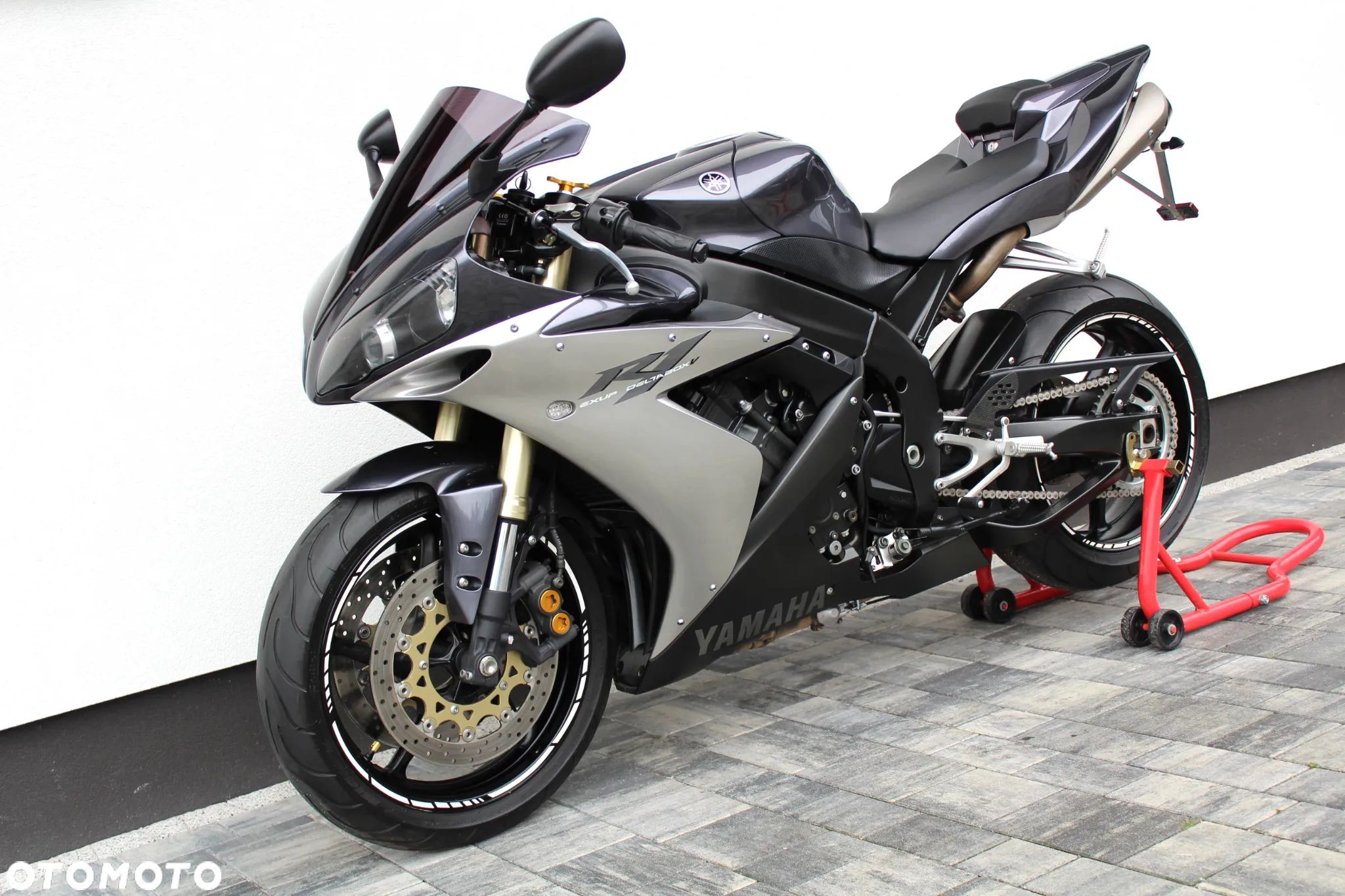 Yamaha R1 - 1