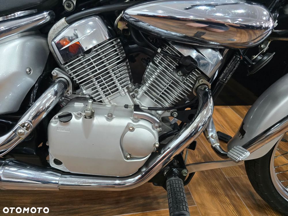Suzuki Intruder - 12