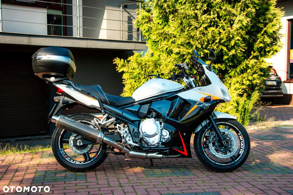 Suzuki GSX - 3