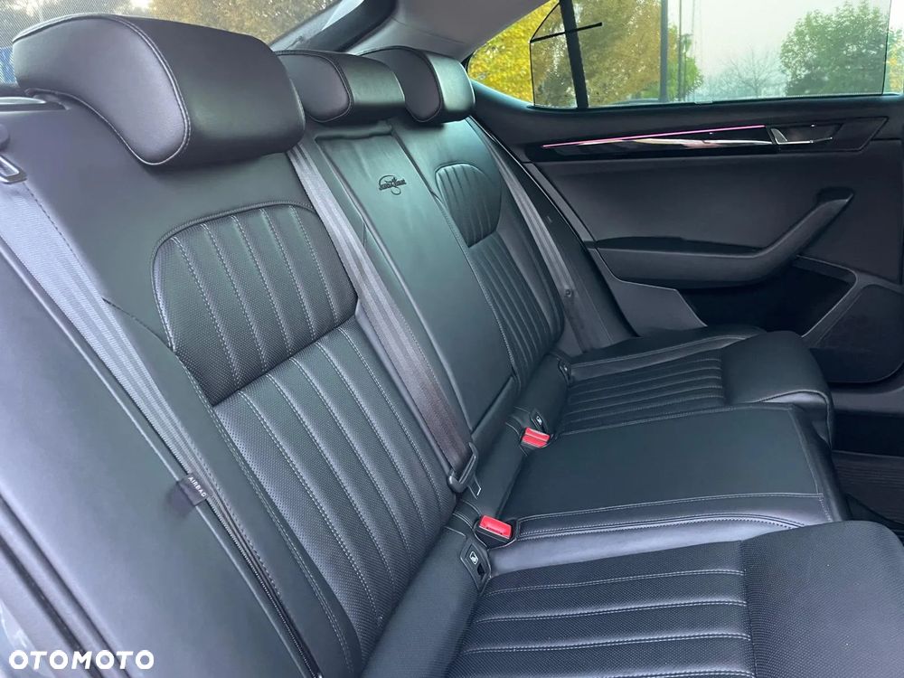 Skoda Superb 2.0 TDI 4x4 L&K DSG - 23