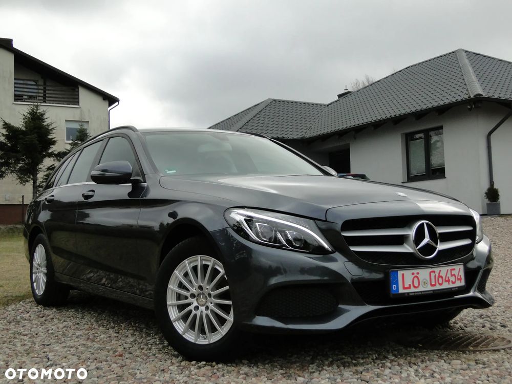 Mercedes-Benz Klasa C 200 7G-TRONIC Exclusive - 4