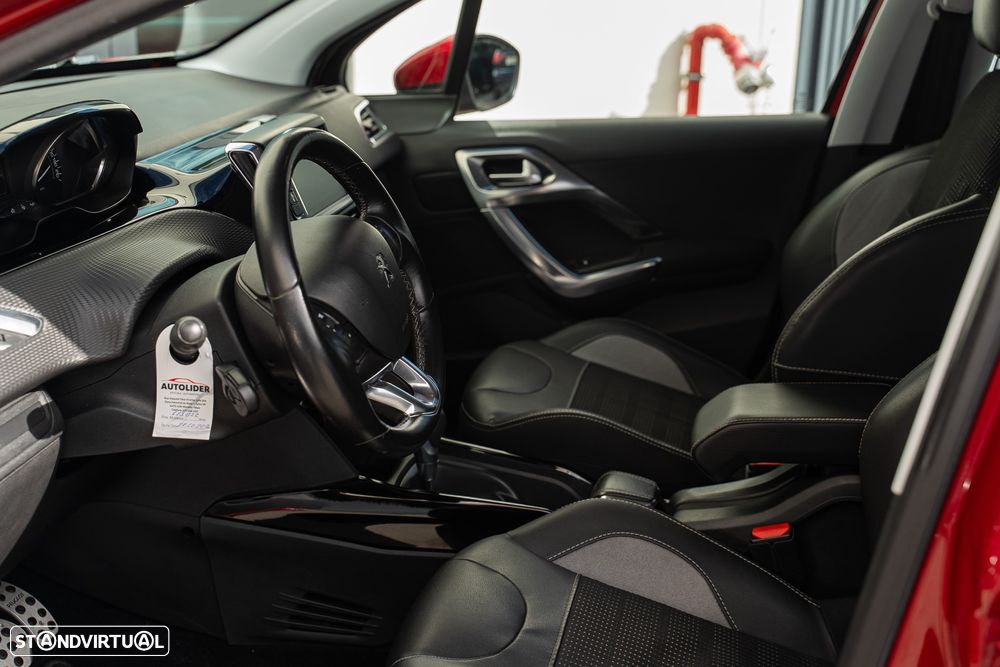 Peugeot 2008 1.2 PureTech Allure EAT6 - 19