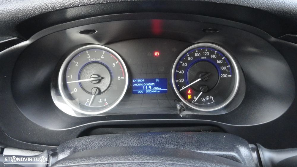 Toyota Hilux 2.4 D-4D 4WD CD CM - 15