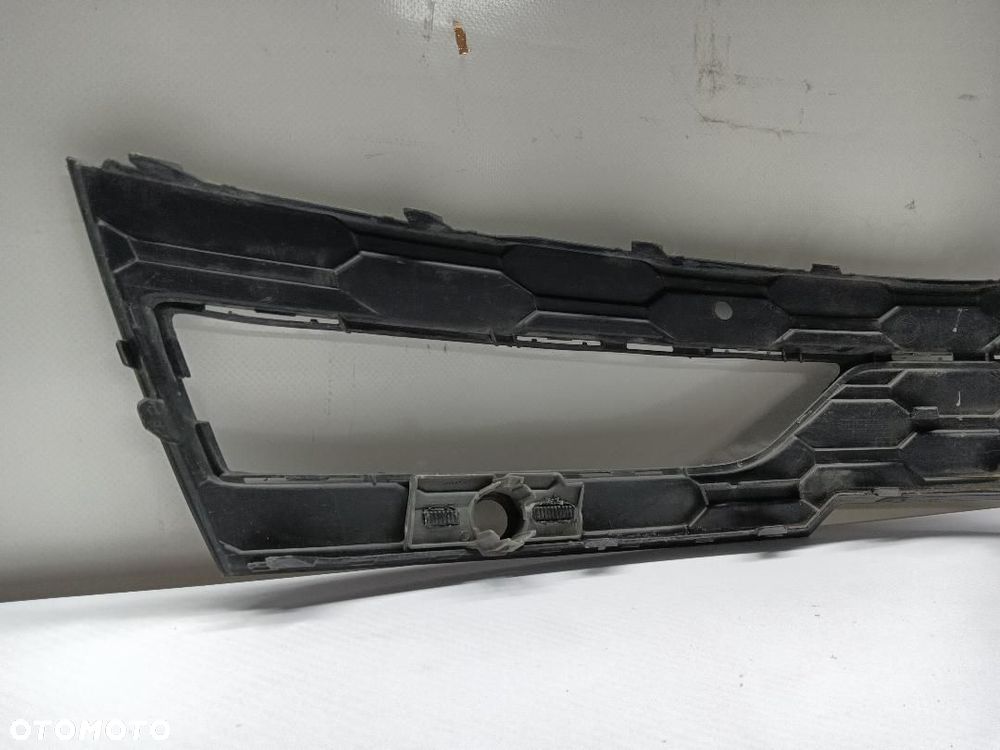 KRATKA ZDERZAKA PRZÓD PRZEDNIA PRAWA SKODA OCTAVIA IV 5E3807682 - 5