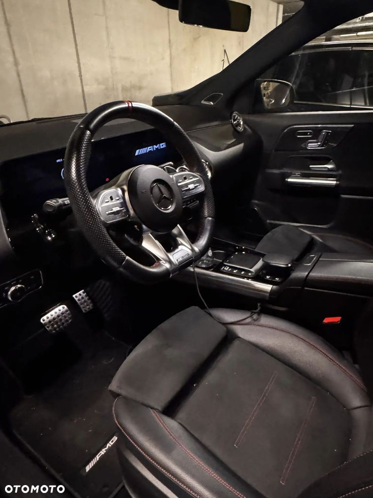 Mercedes-Benz GLA - 38