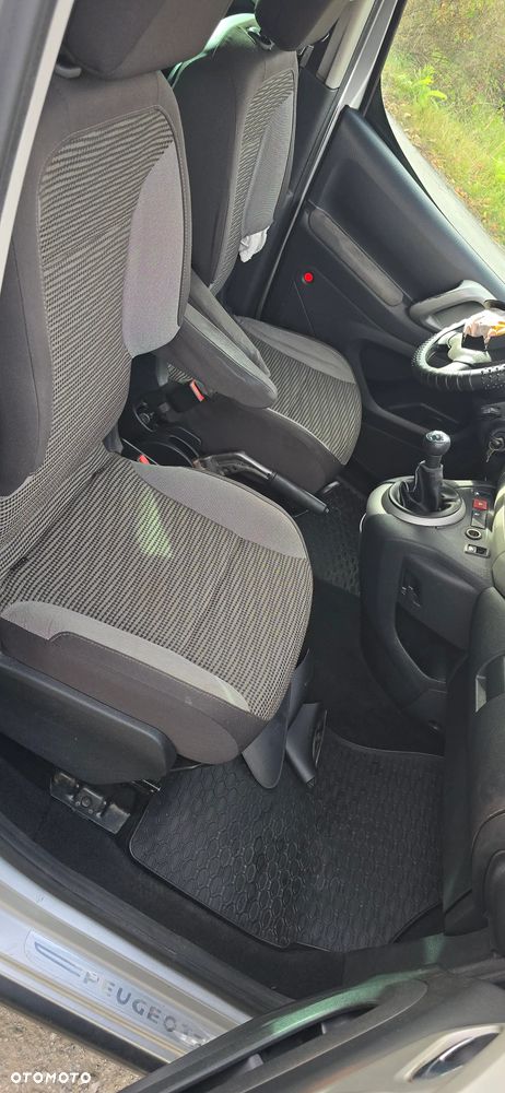 Peugeot Partner HDi FAP 115 Style - 29