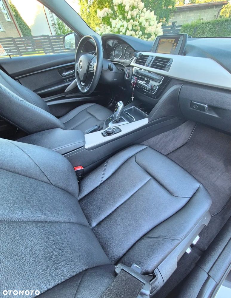 BMW Seria 3 320i xDrive - 10