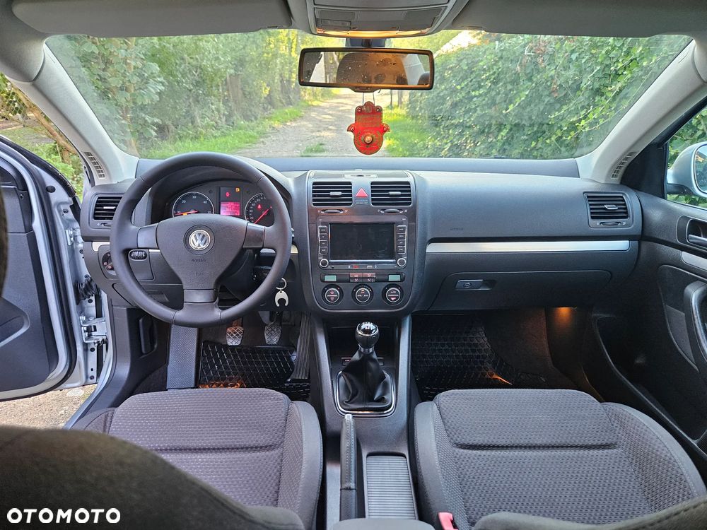 Volkswagen Jetta - 4